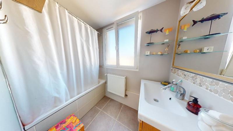 APPARTEMENT AU DERNIER ETAGE - F3 - CENTRE-VILLE EVREUX (27000)