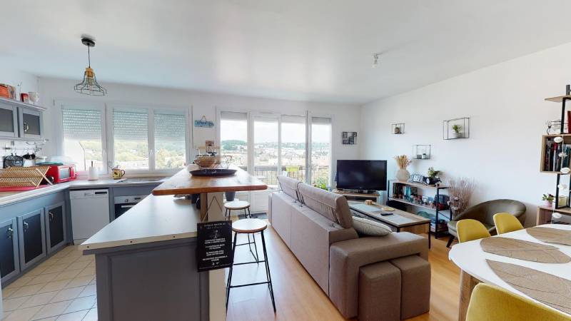 APPARTEMENT F3  DERNIER ETAGE AVEC BALCON A EVREUX