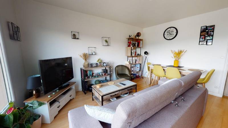 APPARTEMENT F3  DERNIER ETAGE AVEC BALCON A EVREUX