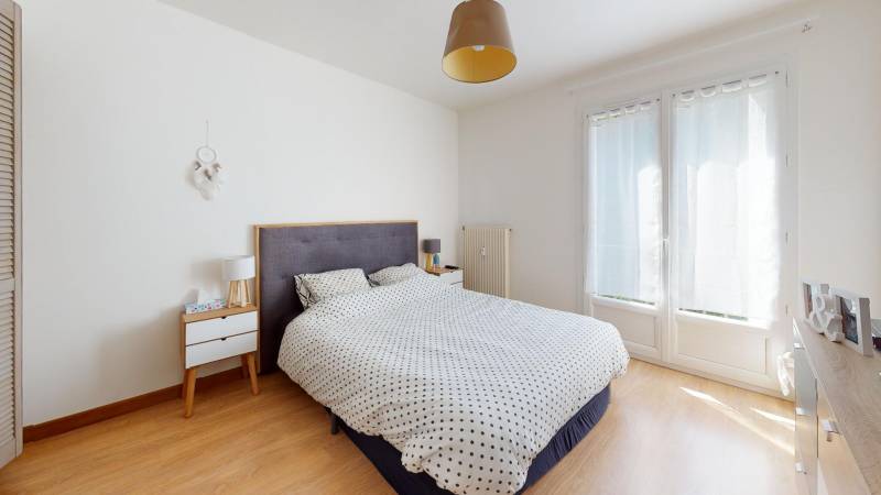 APPARTEMENT F3  DERNIER ETAGE AVEC BALCON A EVREUX