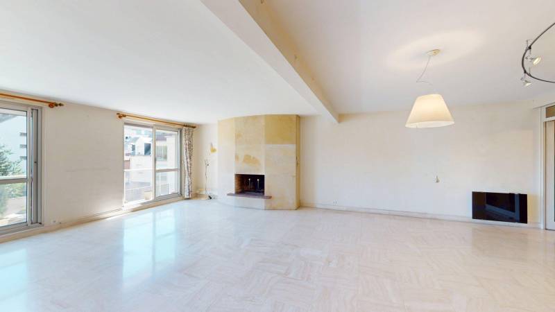 RARE À LA VENTE : APPARTEMENT T5 DE 135 M² AVEC JARDIN PRIVATIF EN CENTRE-VILLE D’ÉVREUX