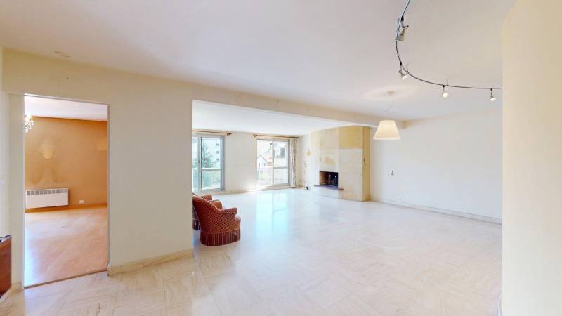 CHARMANT APPARTEMENT DE 135 M² AVEC ESPACES EXTÉRIEURS ET GARAGE AU CŒUR D’ÉVREUX