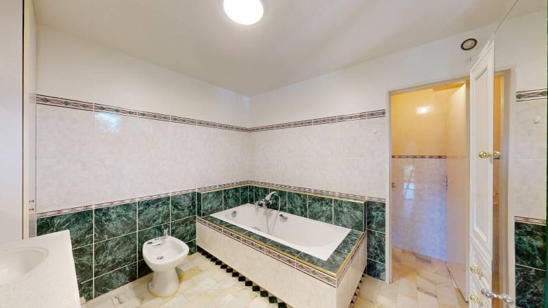 CENTRE-VILLE D’ÉVREUX : T5 DE CHARME DE 135 M² AVEC JARDIN ET DÉPENDANCES