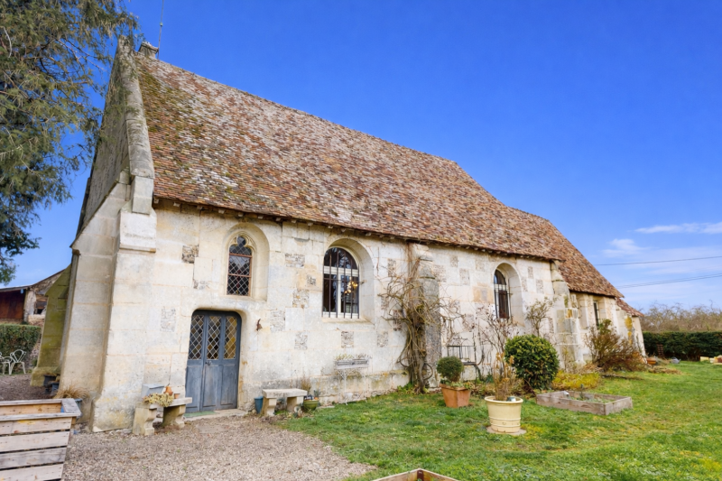 ANCIENNE ÉGLISE TEMPLIÈRE DU XVE SIÈCLE RÉHABILITÉE EN DEMEURE D’EXCEPTION AU CŒUR DE LA NORMANDIE