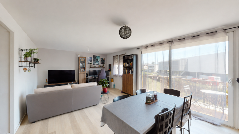 BEL APPARTEMENT T3 AVEC DOUBLE SÉJOUR, BALCON ET CAVE
