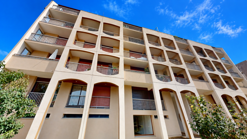 T2 DE 54 M² EN PARFAIT ÉTAT AVEC GARAGE, CAVE ET PLACE PRIVATIVE