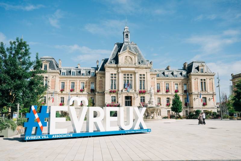 Notre agence Saint Michel Immobilier à Évreux, votre partenaire de confiance pour estimer, vendre ou acheter votre bien en toute sérénité.