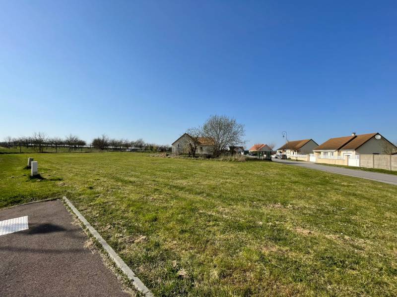 OPPORTUNITÉ IMMOBILIÈRE À MISEREY DEUX TERRAINS VIABILISÉS DANS ENVIRONNEMENT CALME PROCHE AXES ET COMMODITÉS PRIVILÉGIÉ