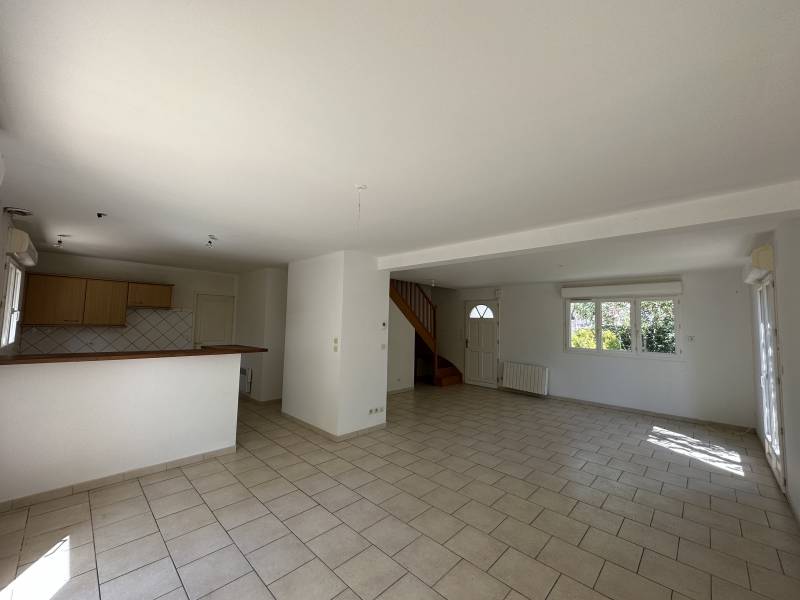 À VENDRE MAISON SITUÉE À ÉVREUX QUARTIER SAINT-MICHEL