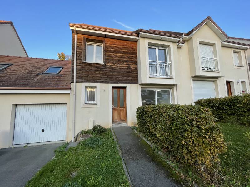 MAISON DE TYPE F4 AVEC GARAGE ET JARDIN A SAINT MICHEL