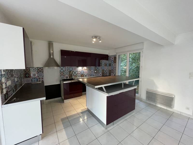 MAISON DE TYPE F4 AVEC GARAGE ET JARDIN A SAINT MICHEL