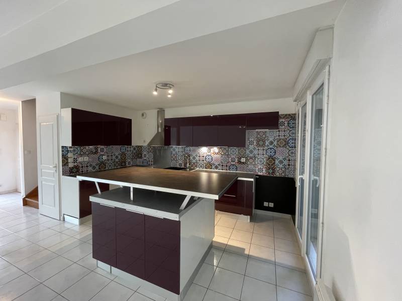 MAISON DE TYPE F4 AVEC GARAGE ET JARDIN A SAINT MICHEL