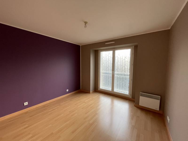 MAISON DE TYPE F4 AVEC GARAGE ET JARDIN A SAINT MICHEL