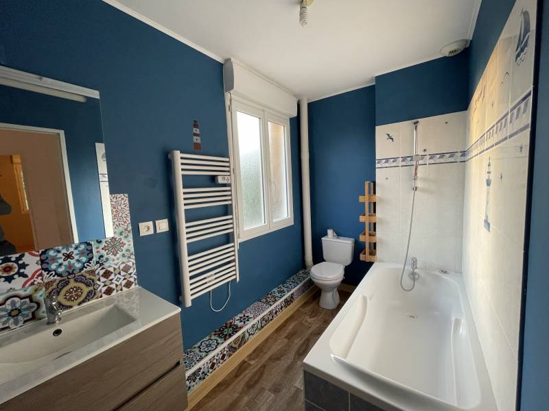 MAISON DE TYPE F4 AVEC GARAGE ET JARDIN A SAINT MICHEL