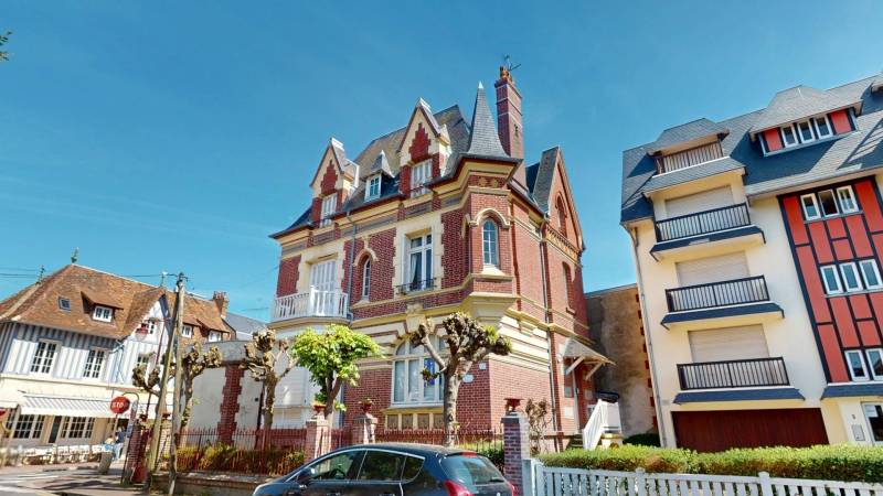 HOULGATE HYPERCENTRE – APPARTEMENT AVEC RÉSERVE PRIVATIVE AU SEIN D’UNE VILLA DE CARACTÈRE