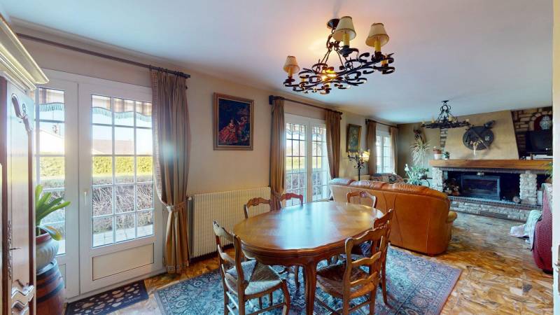 MAISON 95 M² AVEC 3 CHAMBRES, VÉRANDA, SOUS-SOL COMPLET ET GRAND TERRAIN À Chambois