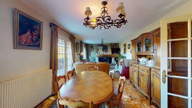 MAISON FAMILIALE AVEC JARDIN 1000 M², 3 CHAMBRES, GARAGE ET ENVIRONNEMENT CALME ET VERDOYANT