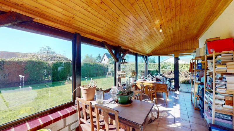 MAISON AVEC GRAND TERRAIN, SOUS-SOL COMPLET ET ESPACES GÉNÉREUX DANS ENVIRONNEMENT PAISIBLE