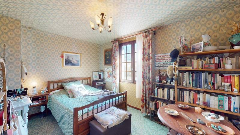 MAISON CONFORTABLE AVEC 3 CHAMBRES, INSERT À BOIS, VÉRANDA ET JARDIN CLOS ET ARBORÉ