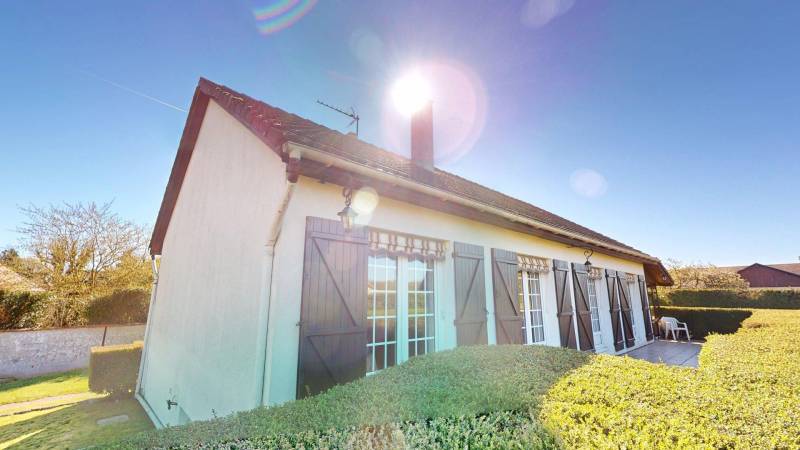 MAISON IDÉALE FAMILLE AVEC 3 CHAMBRES, GRAND JARDIN ET ESPACES EXTÉRIEURS AGRÉABLES