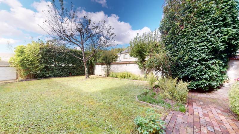 Centre ville d'EVREUX, Maison de Maître et son jardinet