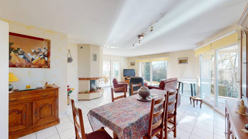 MAISON T5 CONFORTABLE ET LUMINEUSE AVEC BEAUX VOLUMES DANS LE QUARTIER SAINT-MICHEL