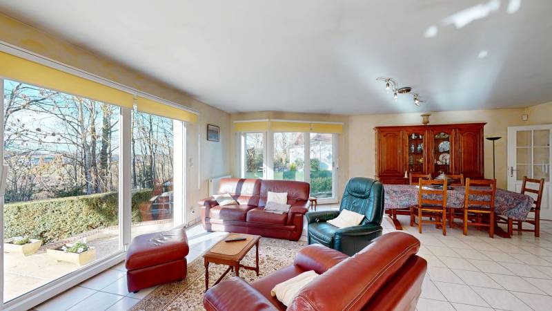 MAISON SPACIEUSE DE PLAIN-PIED AVEC BEAUX VOLUMES JARDIN ET CADRE DE VIE AGRÉABLE