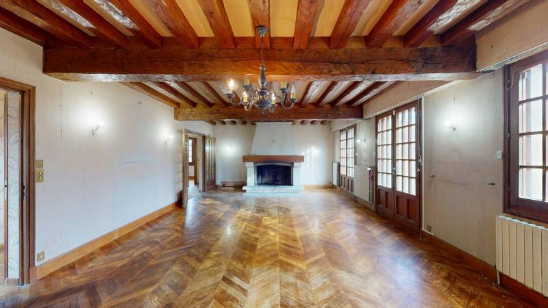 MAISON FAMILIALE T8 DE 162M² AVEC JARDIN ARBORÉ ET SOUS-SOL TOTAL À ÉVREUX CENTRE / NAVARRE