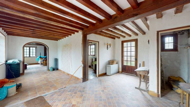 AUTHENTIQUE MAISON NORMANDE À RÉNOVER AVEC DÉPENDANCE ET GRAND TERRAIN AU CALME ABSOLU