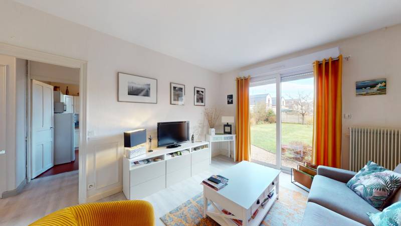 Maison rénovée T4 de 84 m² avec jardin clos et sous-sol à vendre à Évreux, quartier Navarre