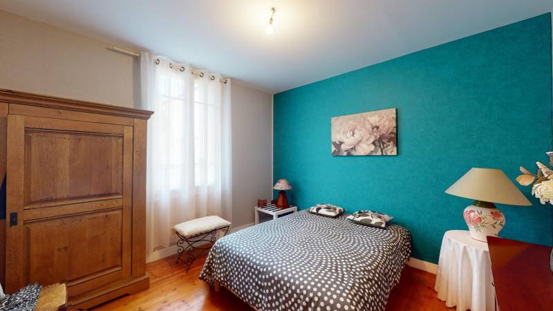 Maison rénovée T4 de 84 m² avec jardin clos et sous-sol à vendre à Évreux, quartier Navarre