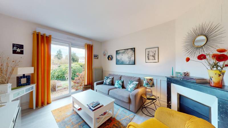 Maison rénovée T4 de 84 m² avec jardin clos et sous-sol à vendre à Évreux, quartier Navarre