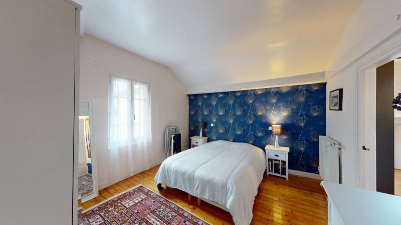 Maison rénovée T4 de 84 m² avec jardin clos et sous-sol à vendre à Évreux, quartier Navarre