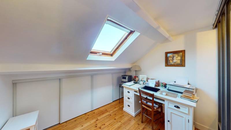 Maison rénovée T4 de 84 m² avec jardin clos et sous-sol à vendre à Évreux, quartier Navarre