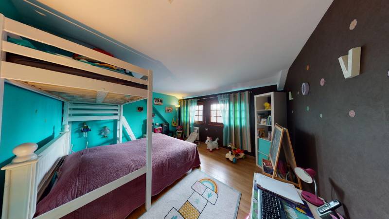 PROPRIETE ATYPIQUE AVEC PISCINE -T5-  PROCHE EVREUX (27000)