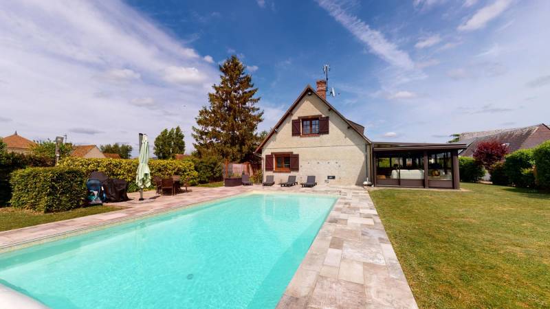 PROPRIETE ATYPIQUE AVEC PISCINE -T5-  PROCHE EVREUX (27000)