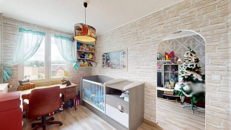 A VENDRE À EVREUX (27000) DANS LE QUARTIER DE NAVARRE MAISON DE 5 PIÈCES ET DE 4 CHAMBRES AVEC GARAGES, TERRASSES, VERANDA ET JARDIN