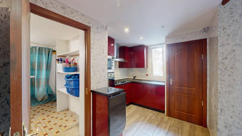 A VENDRE À EVREUX (27000) DANS LE QUARTIER DE NAVARRE MAISON DE 5 PIÈCES ET DE 4 CHAMBRES AVEC GARAGES, TERRASSES, VERANDA ET JARDIN