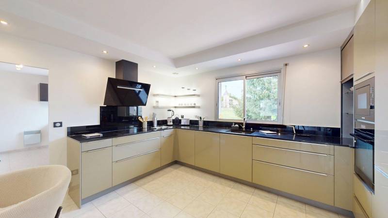 Havre de Paix de 165 m² au Cœur d’un Domaine Verdoyant