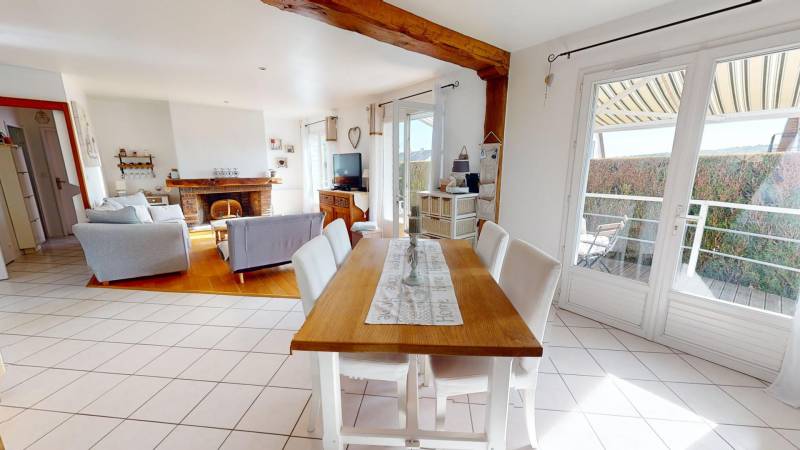 Charmante Maison Rénovée à La Bonneville-sur-Iton - Proche Évreux