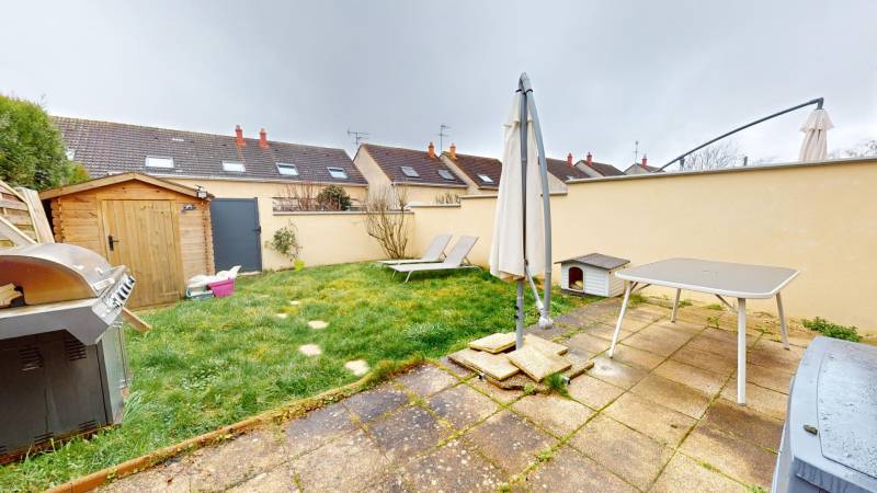 Maison de ville jumelée avec jardinet à EVREUX