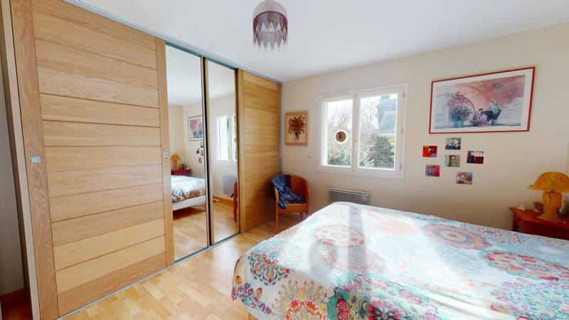 Maison contemporaine avec vue sur la campagne et forêt