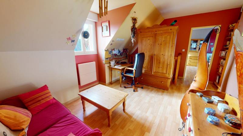 Maison contemporaine avec vue sur la campagne et forêt