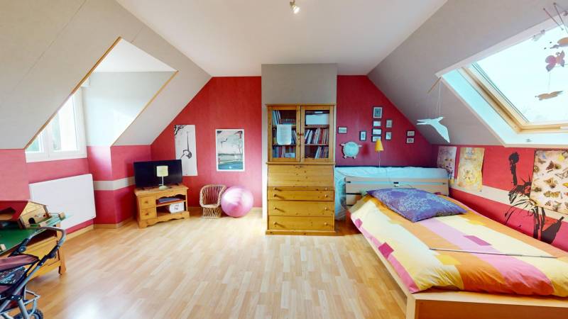 Maison contemporaine avec vue sur la campagne et forêt