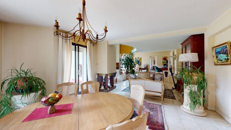 MAISON FAMILIALE DE 8 PIECES EN CENTRE VILLE DU QUARTIER DE SAINT-MICHEL À EVREUX 27000