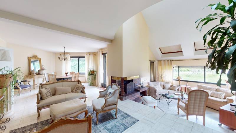 MAISON FAMILIALE DE 8 PIECES EN CENTRE VILLE DU QUARTIER DE SAINT-MICHEL À EVREUX 27000