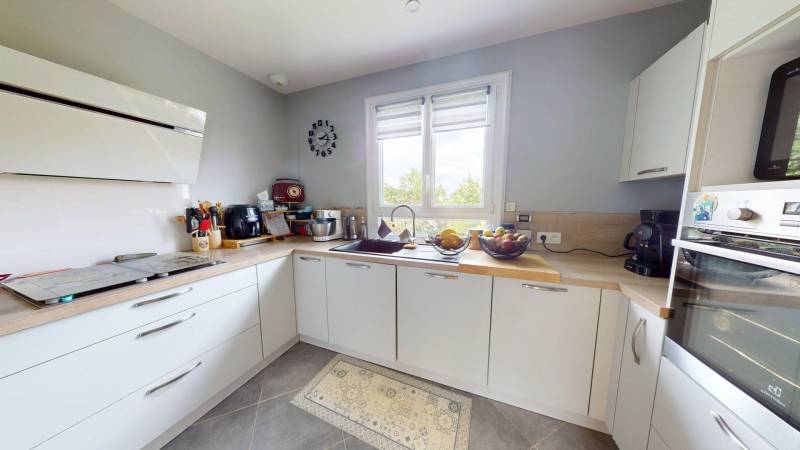 MAISON AVEC TERRASSE ET TERRAIN DE 928 M² À VENDRE