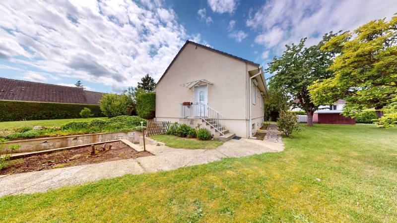 MAISON ANCIENNE RÉNOVÉE AVEC TERRAIN ET ESPACES FAMILIAUX