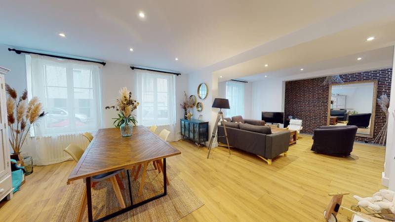 MAISON DE VILLE AVEC EXTERIEUR - T5 - hypercentre d'EVREUX (27000)