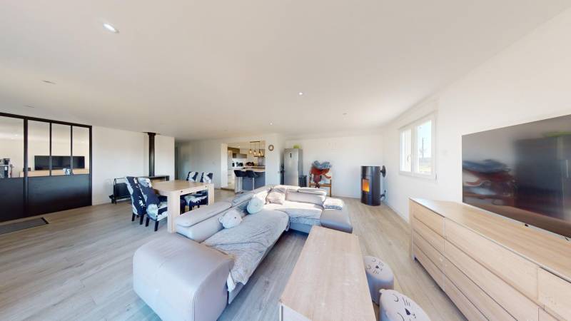 À Vendre : Corps de Ferme Isolé à Beaubray avec 2 Hectares, Vue Panoramique sur la Campagne et Dépendances pour Chevaux